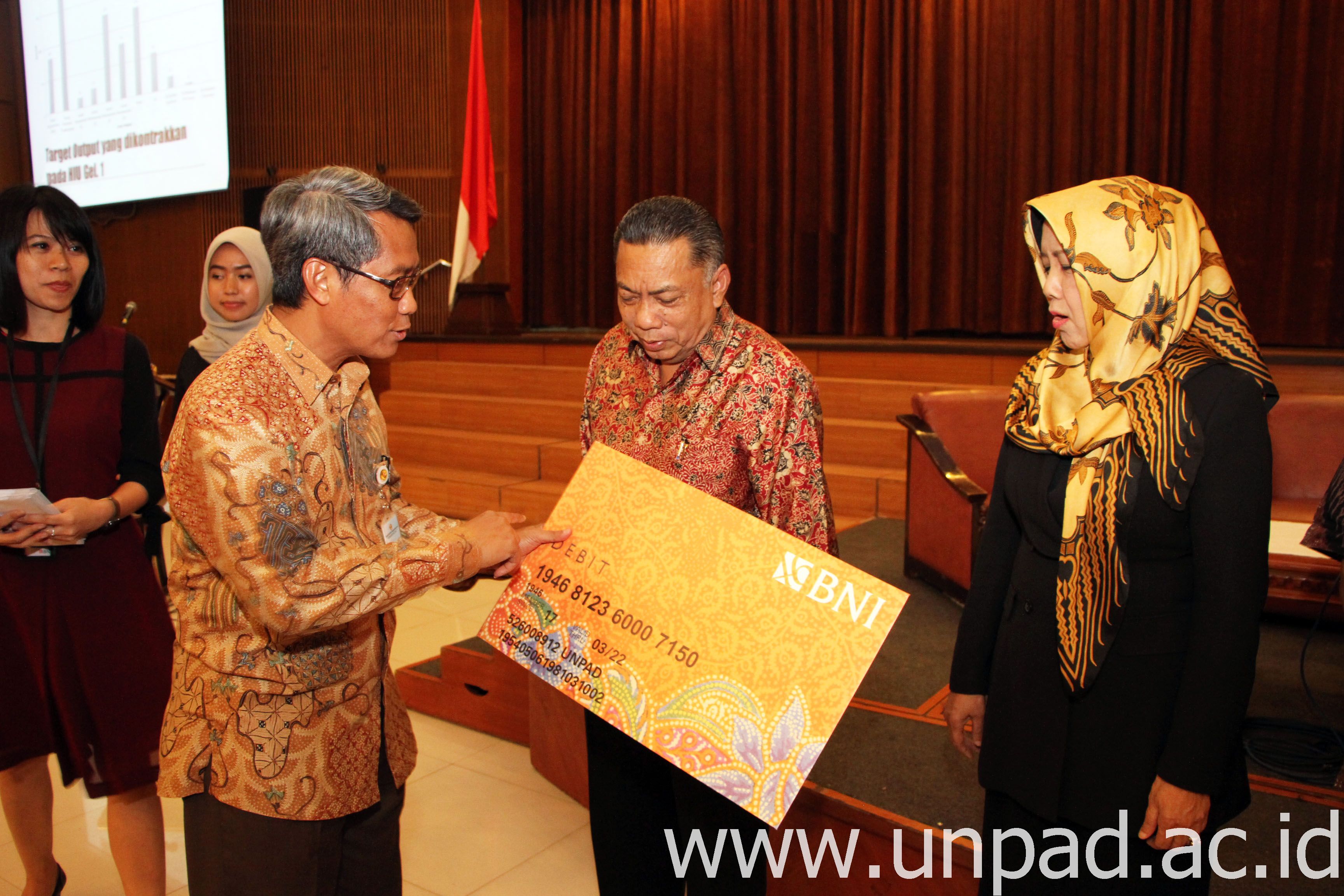 humas-unpad-2017_03_15-hibah-internal-unpad-1-tedi