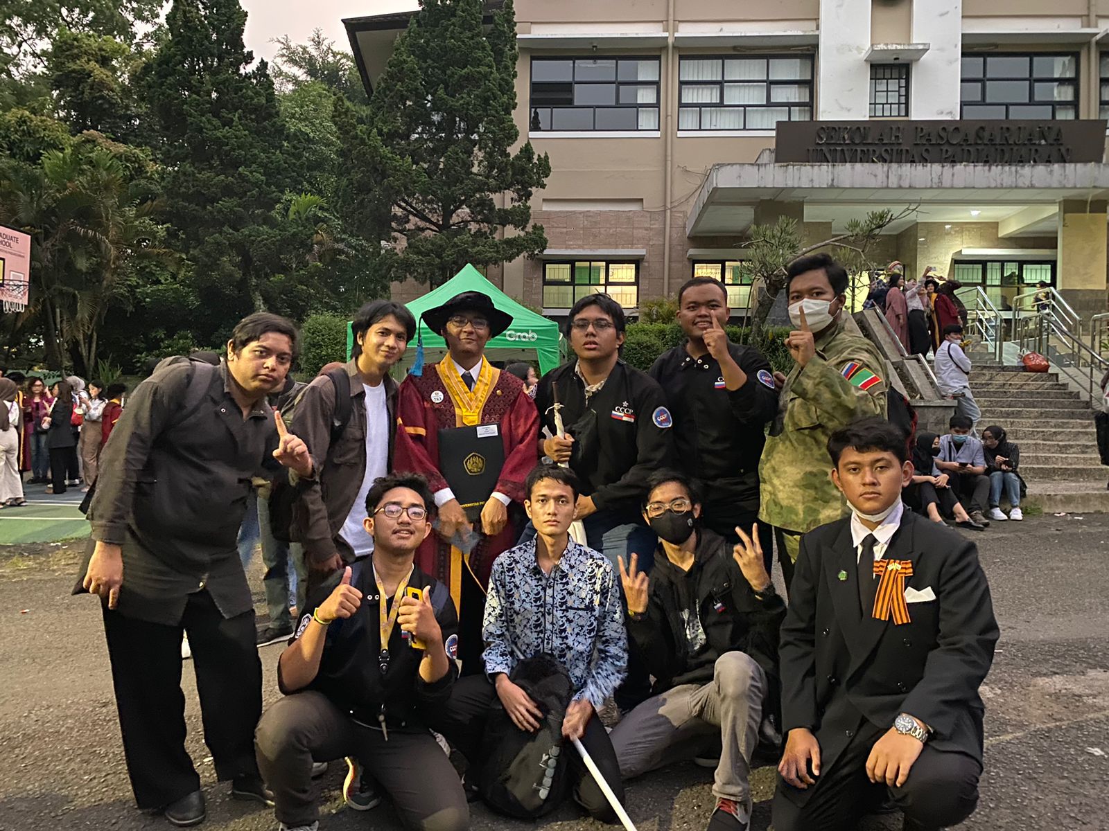 Suasana Wisuda (Levi dan teman-teman)