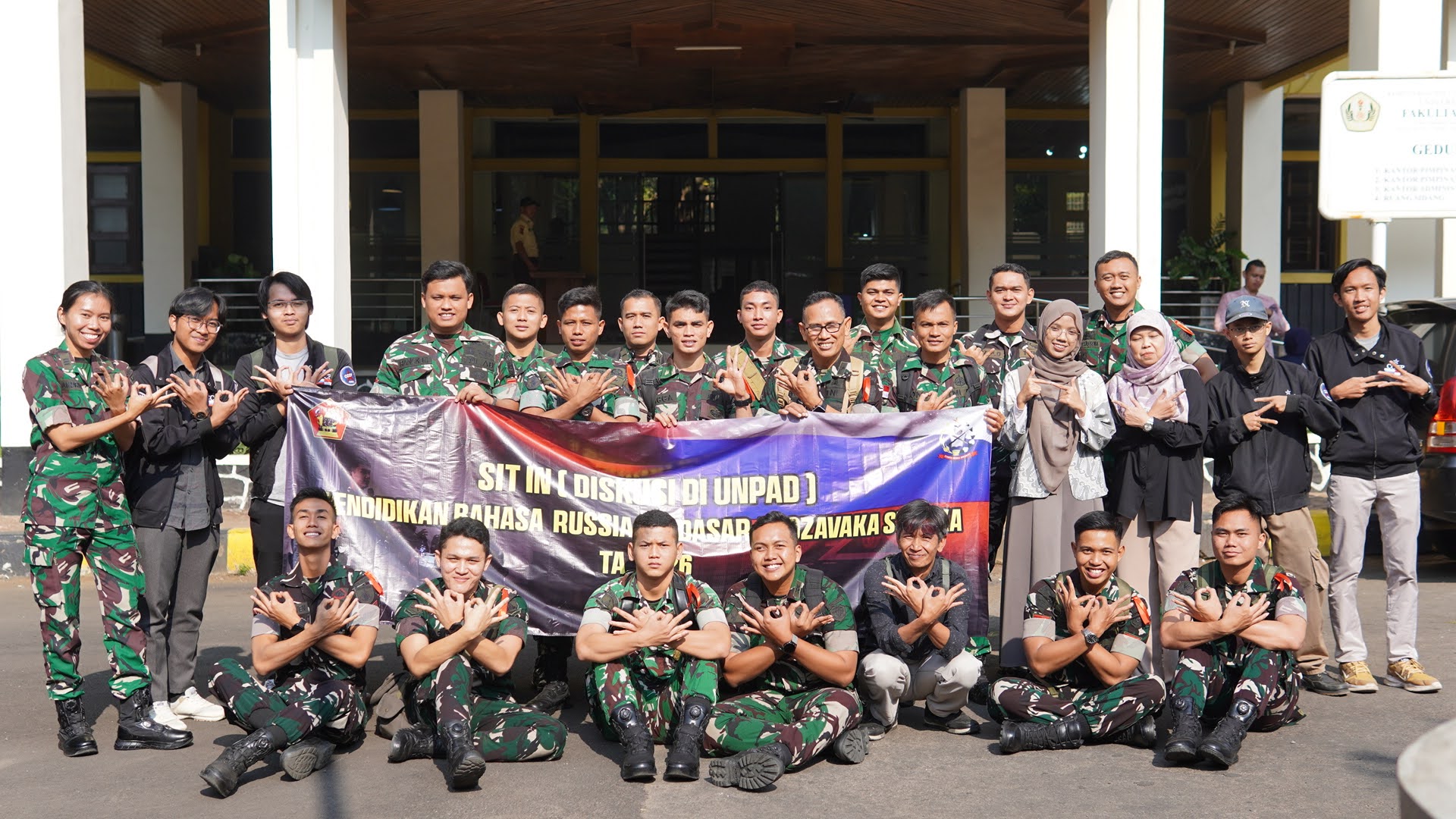 Kunjungan Siswa Diksa Rusia Pusdik Pengmilum TNI AD ke FIB Unpad